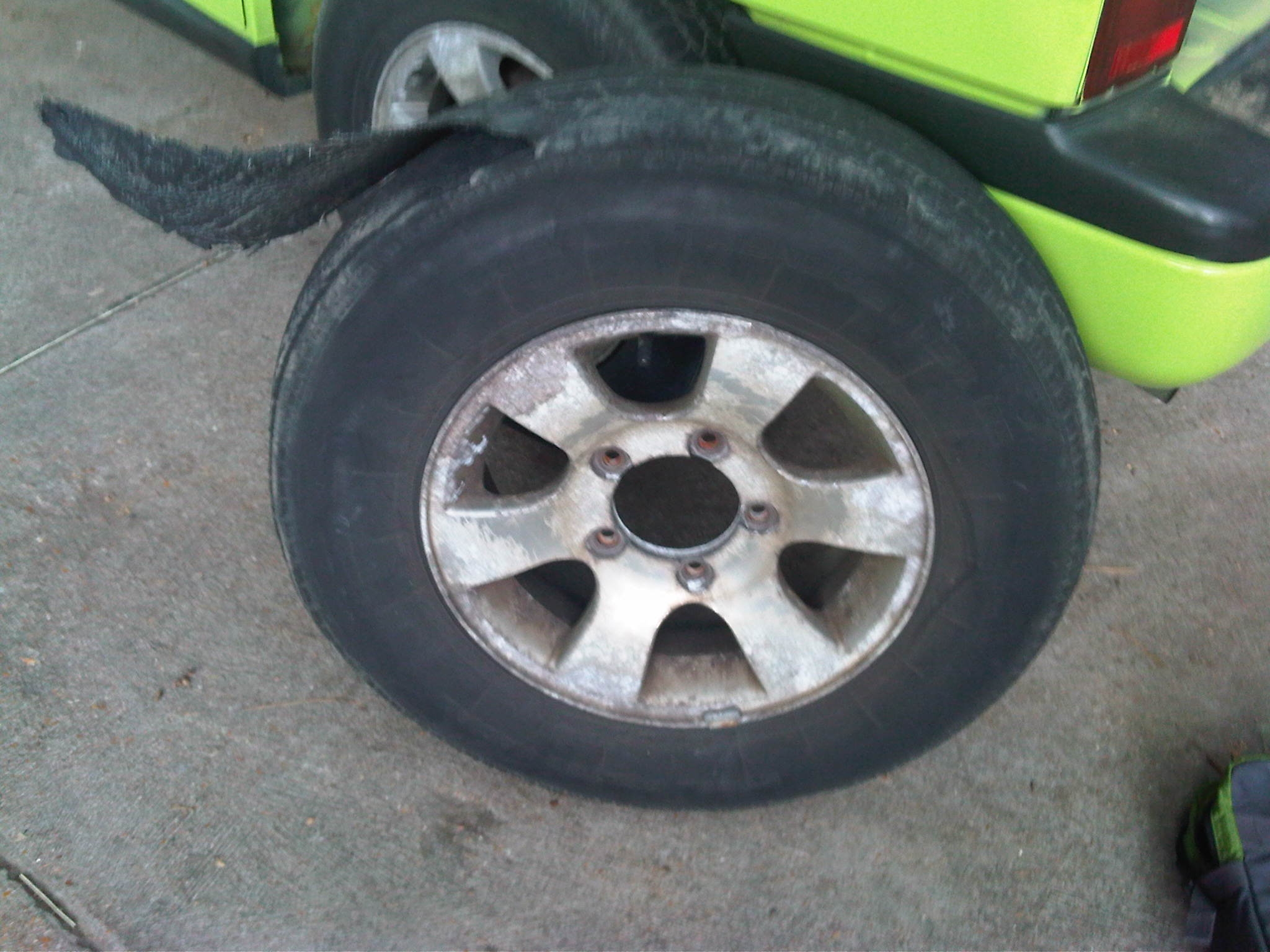 2012-07-07 Sidelick tire gator.jpg